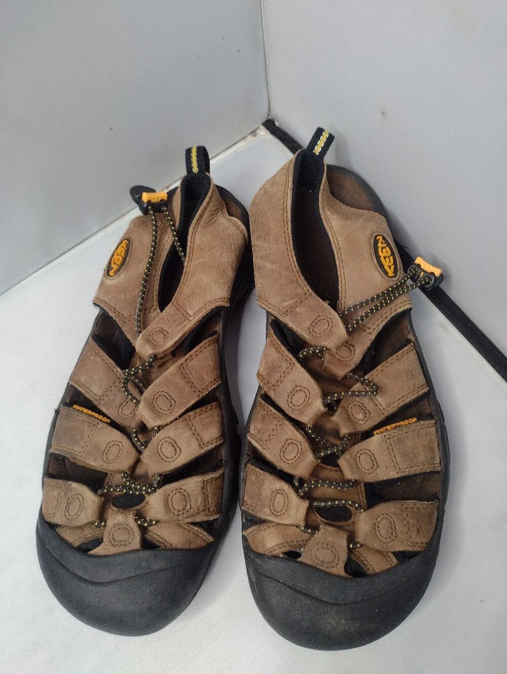 KEEN Newport H2 Sandals Mens 9.5 Waterproof Leather Hiking Outdoor B12
